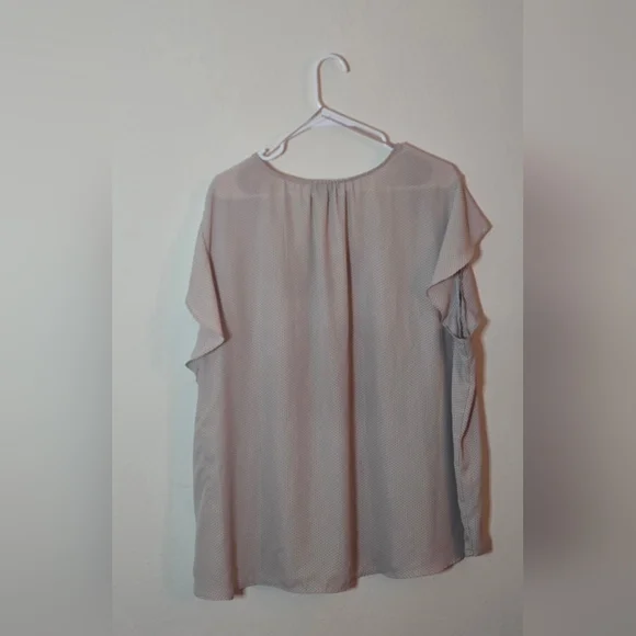 Jones & Co Polka Dot Blouse Plus Size V Neck Flutter Sleeve Lightweight Top 3X - Picture 2 of 5